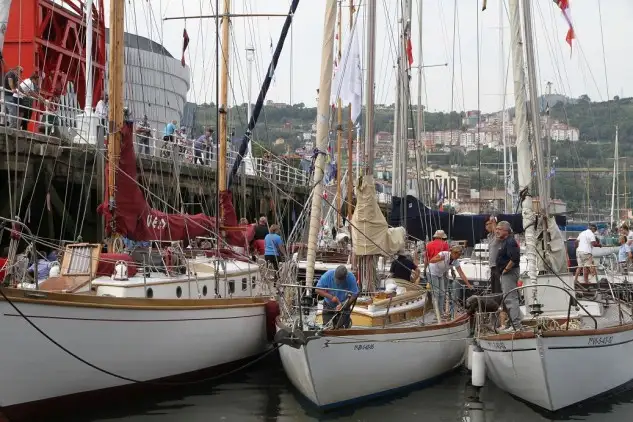 La flota realizó una travesía desde el Real Club Marítimo del Abra-Real Sporting Club al Museo Marítimo Ría de Bilbao