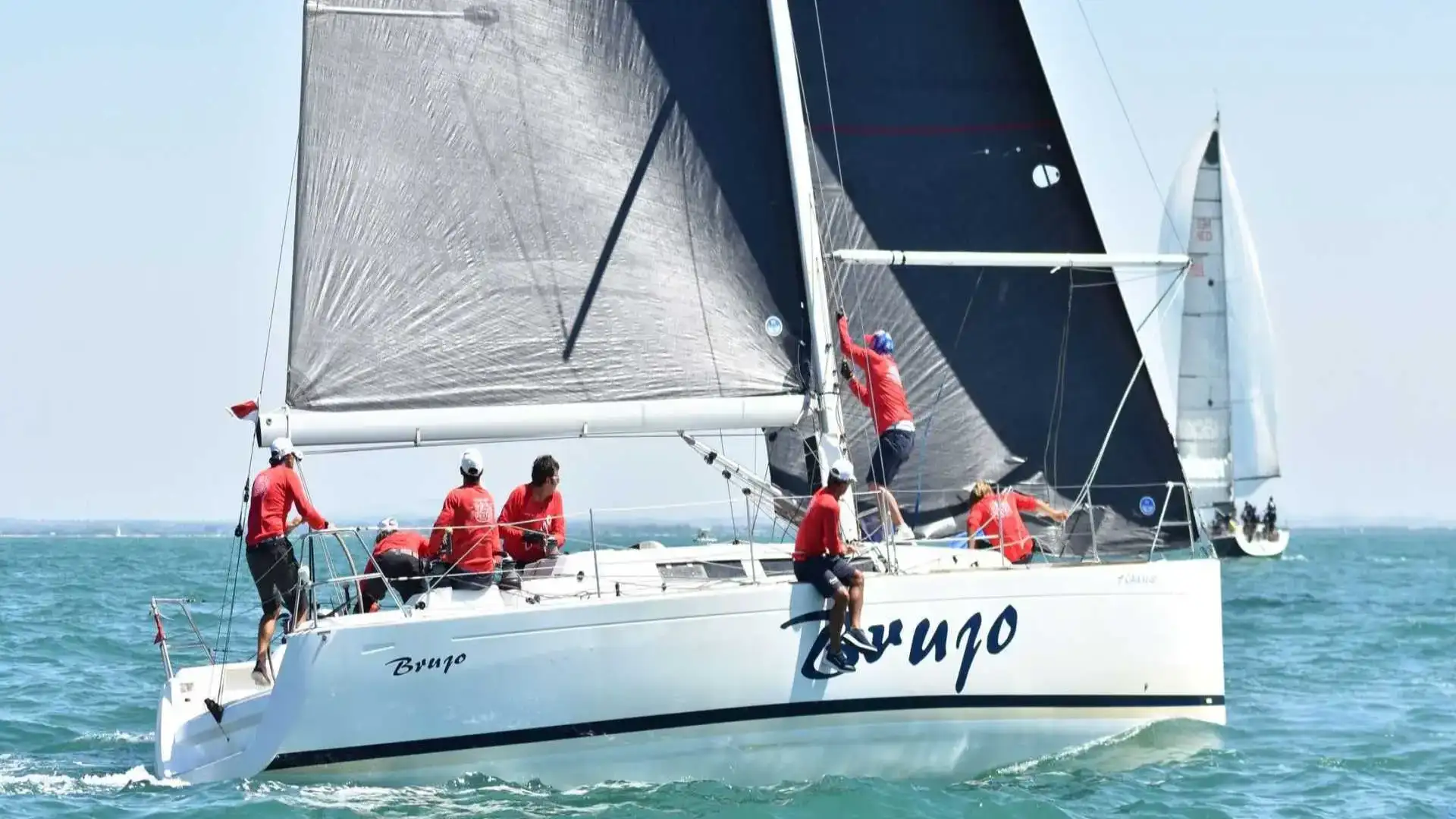 Semaine nautique d'El Puerto: Brujo réussit à se réfugier dans la baie de Cadix