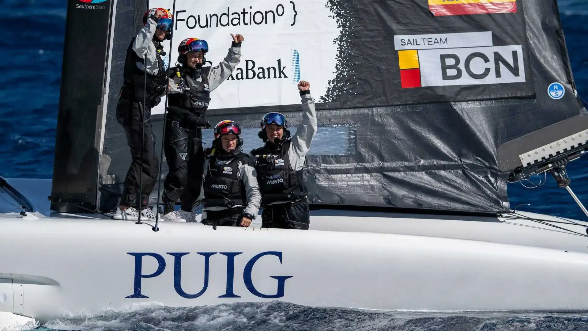 La course de Barcelone avec la Coupe d'Amérique féminine et la Classe J