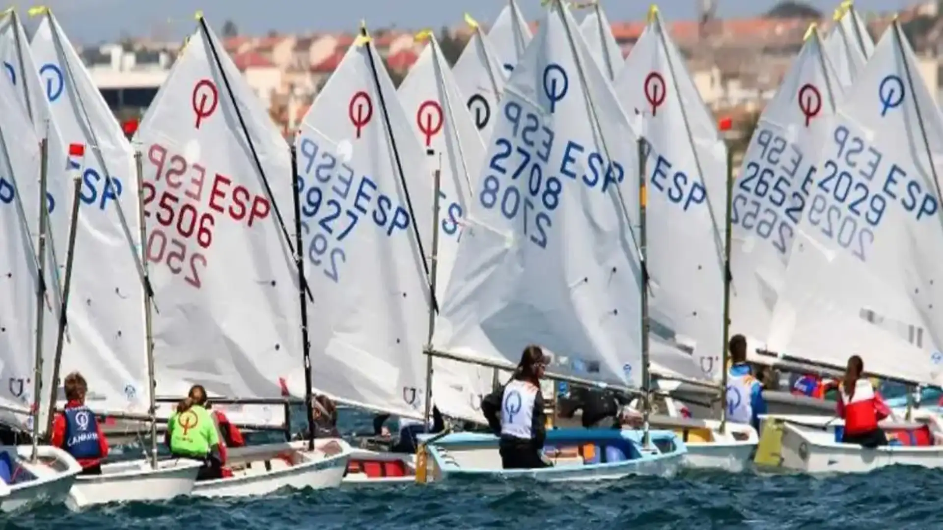 Régate à Vigo, Barcelone, le J80 Biobizz, Pella sur la route et Liam à Hawaii