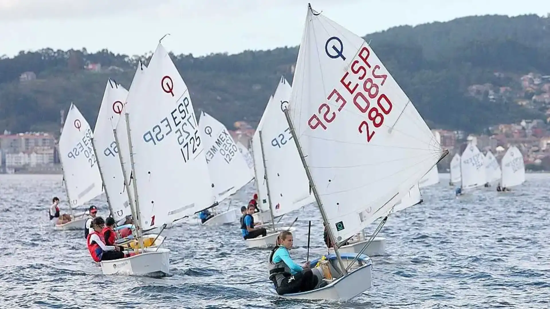 Dans la ville de Vigo de Optimist, Mundial de Nacra, Portocarrero de Almeria
