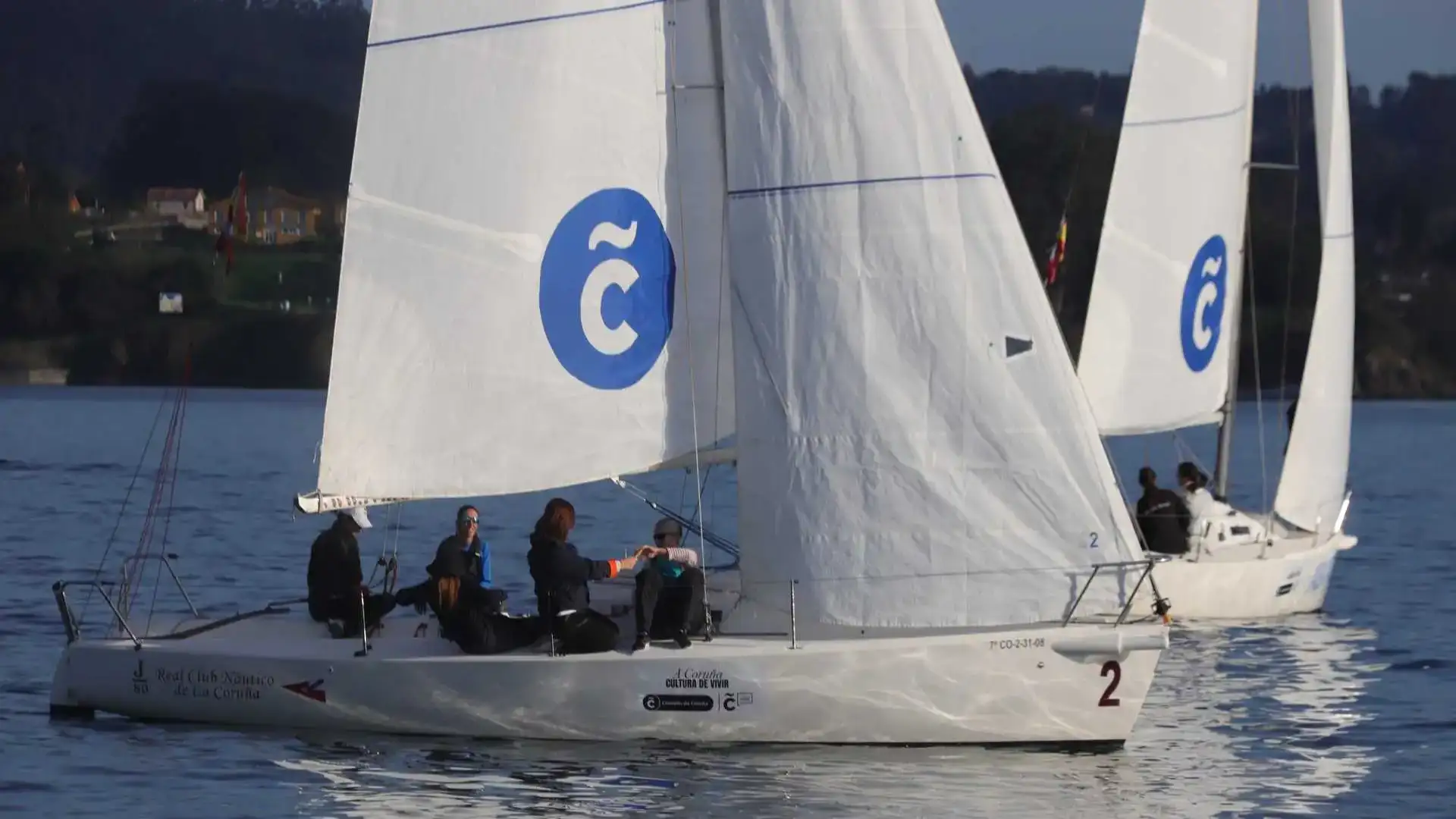 Semaine Abanca : Grande Canarie leader du Zendal d'une fête nautique de Coruña