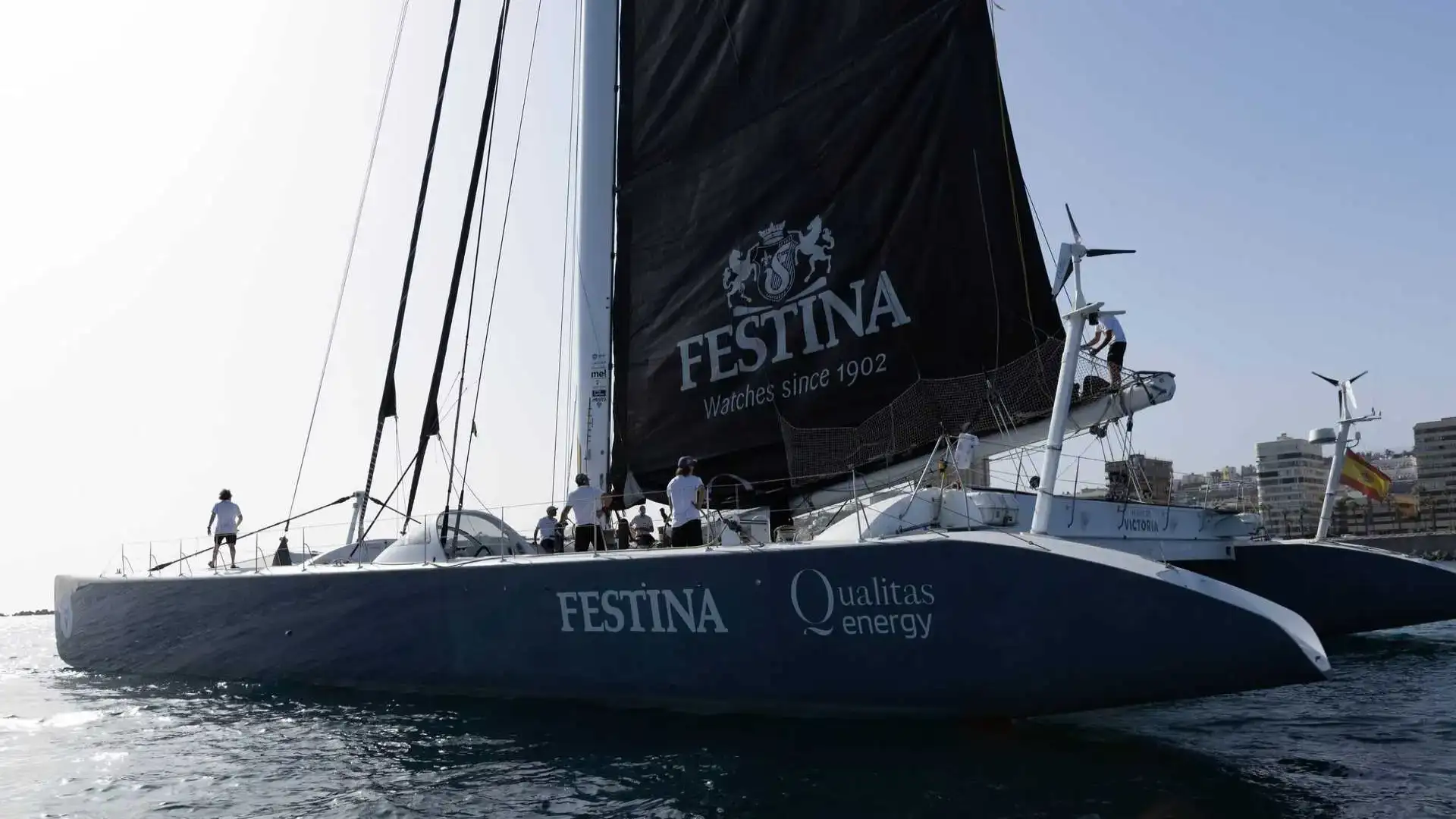 Maxicat Victoria d'Alex Pella bat le record de la Route de la découverte