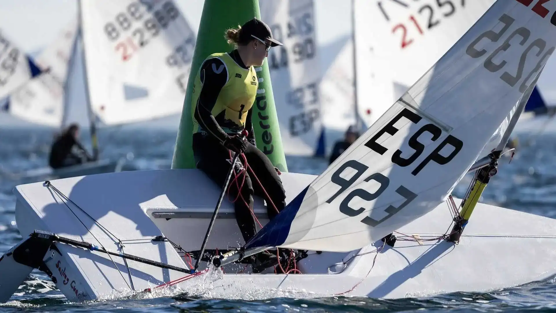 National d'Ilca6 en mer Mineure, J80 Alcaidese dans le détroit et Abanca à Vigo