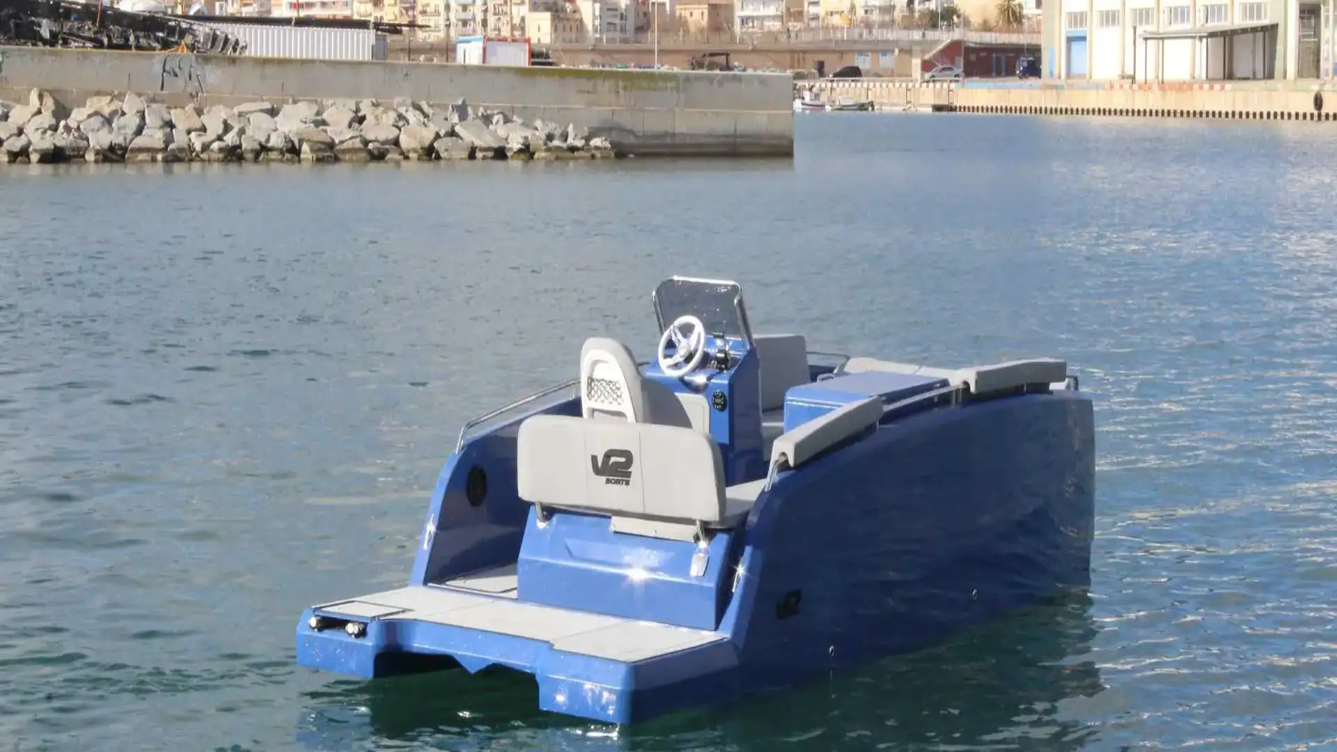 Le groupe V2 crée le premier catamaran européen recyclable imprimé en 3D