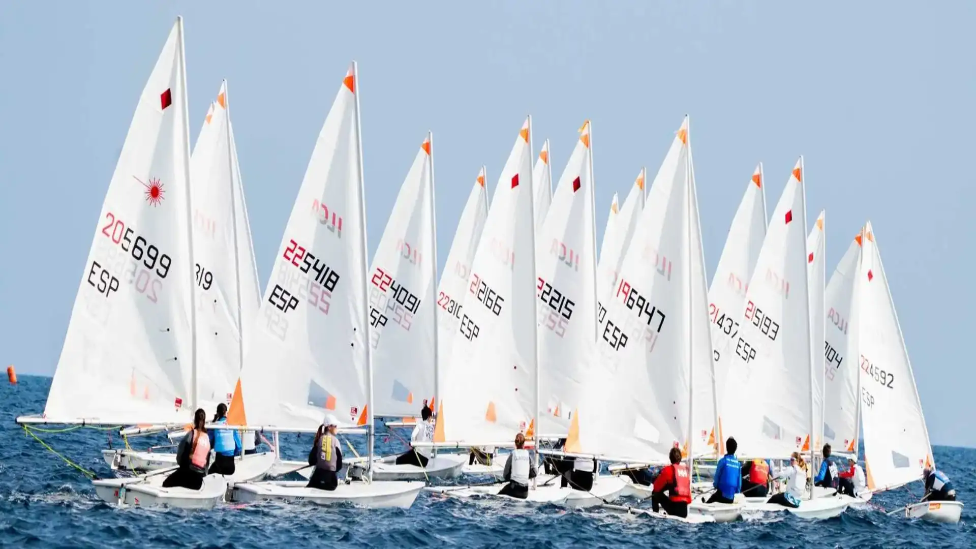 Blanca Ferrando et Carbonell commande à Alicante, commence dans la ligne la planche à voile Andaluz