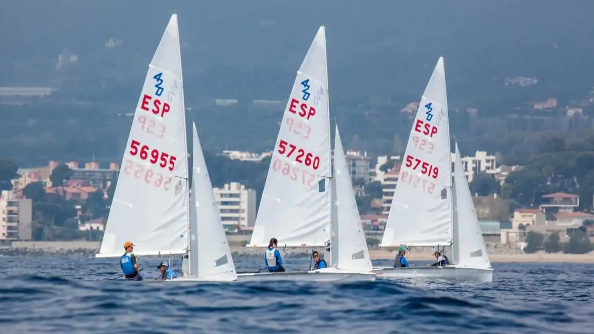 Liderates del Nautico de Barcelona (420, El Balís) et del Palma (optimiste, Santander)