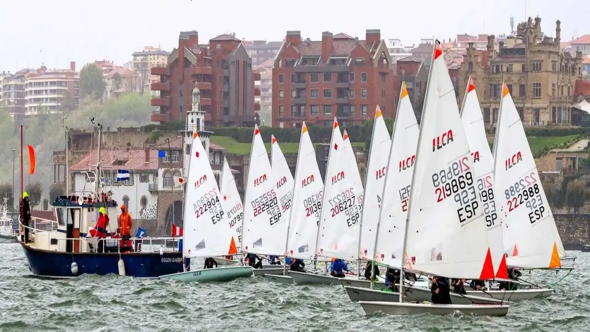 Un Azqueta lluvioso, Baiona-Vigo-Sanxenxo de verde, Meta Volante en Torrevieja