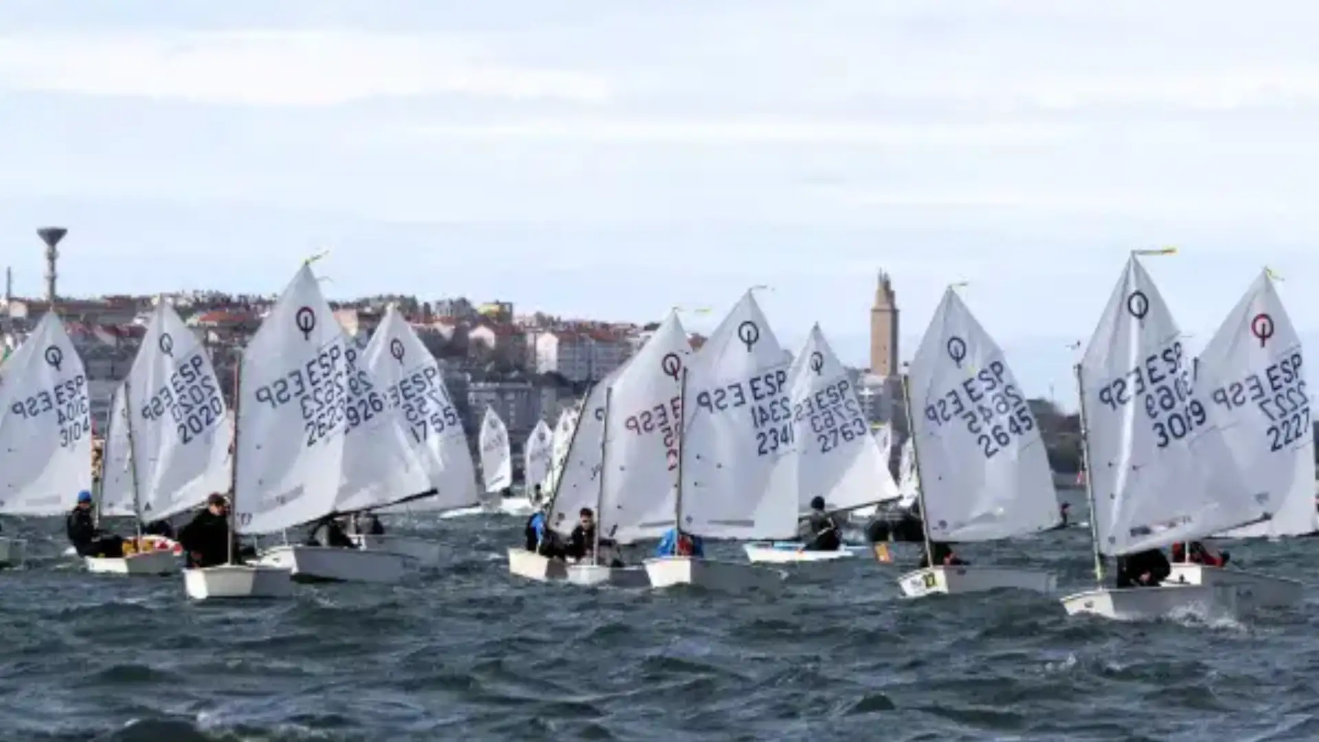 Valmy Atlántico trophée à Marina Coruña 150 optimiste a pour une place à Santander
