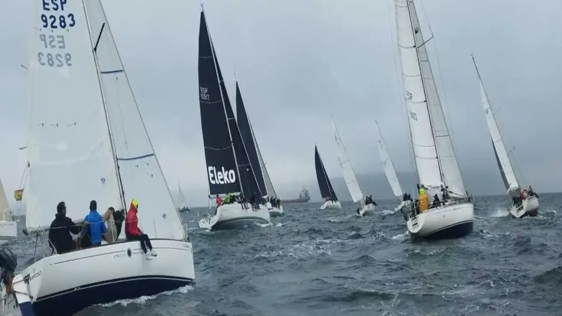 Urpabaz gewinnt in Ares, Cruises und 6m in Sanxenxo, Páez andalusischer Champion Katamaran