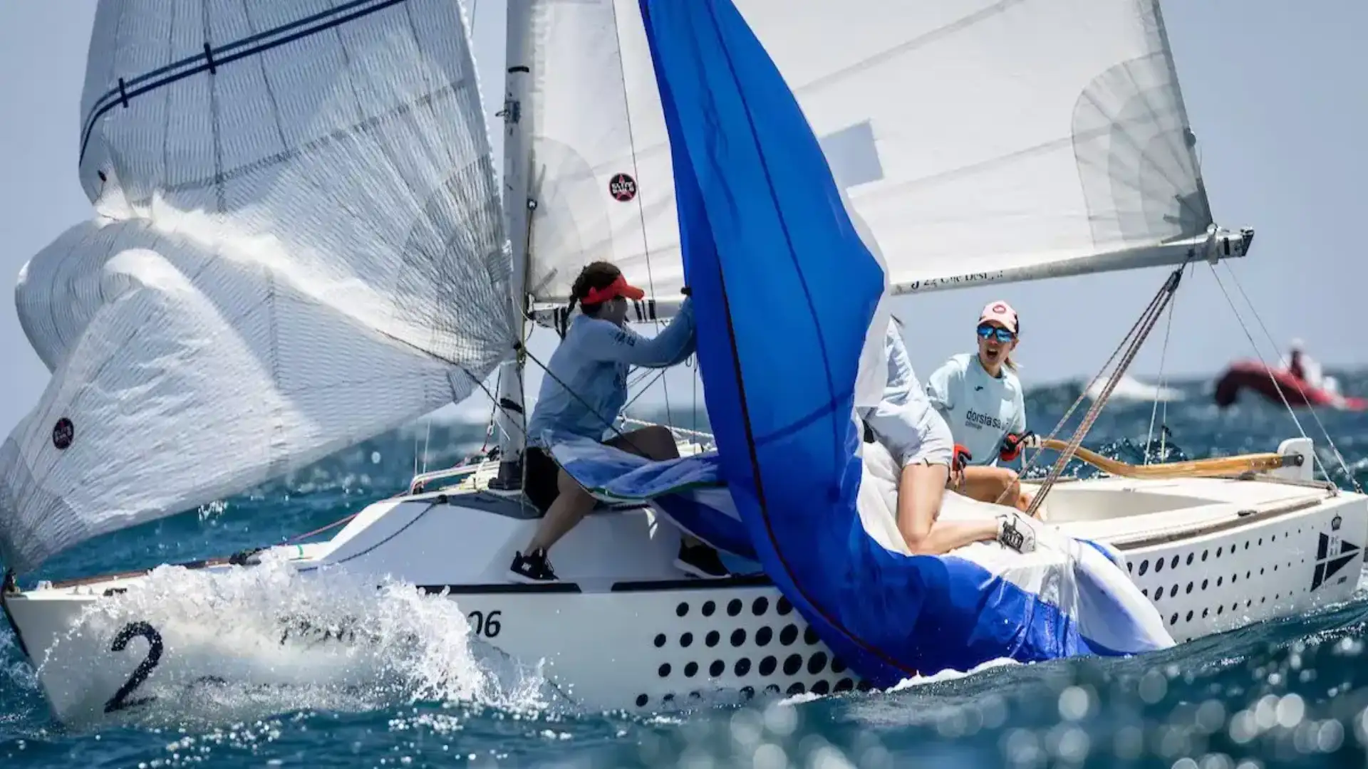 50 bateaux dans la Tembra Vela, Snipe asturian à Gijón, croisières à Motril