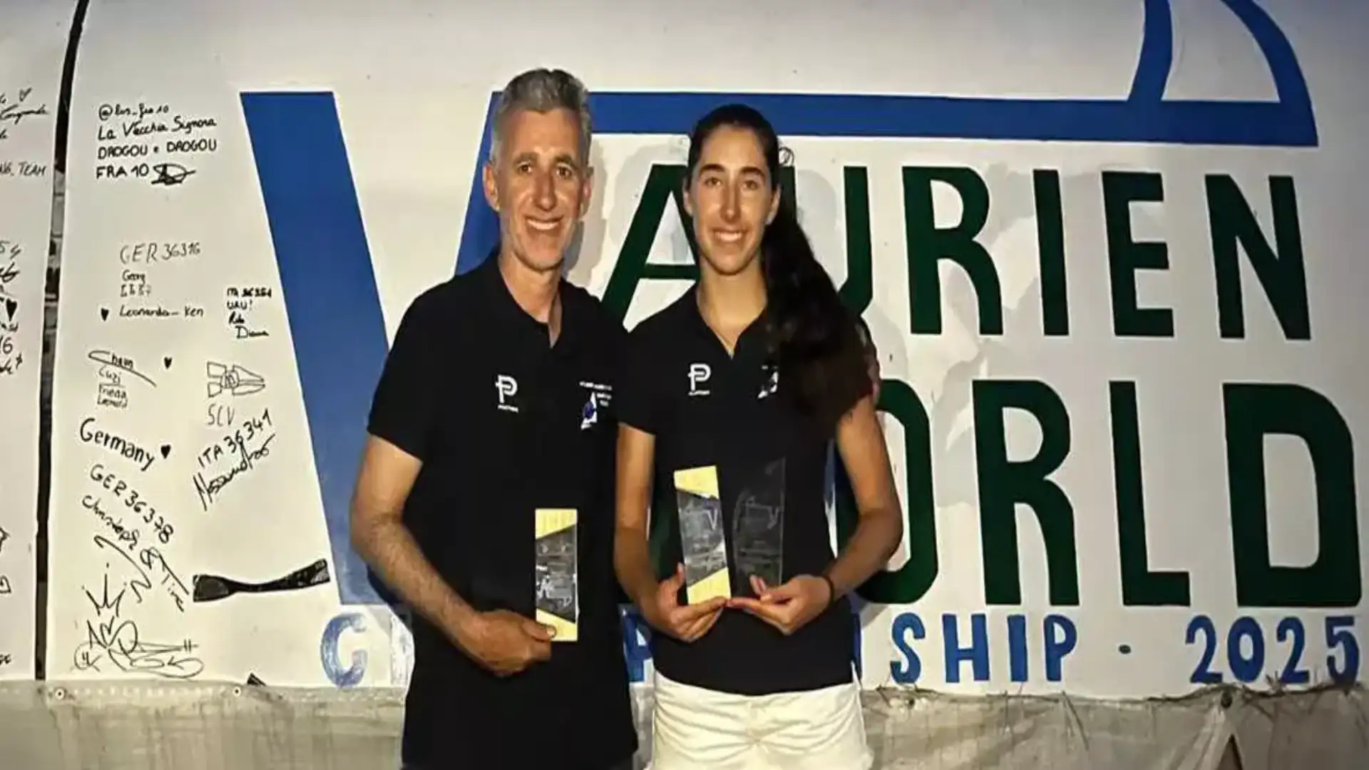 Vaurien est écrit avec V de Vigo Pablo et Isa Cabello sous-champions du monde