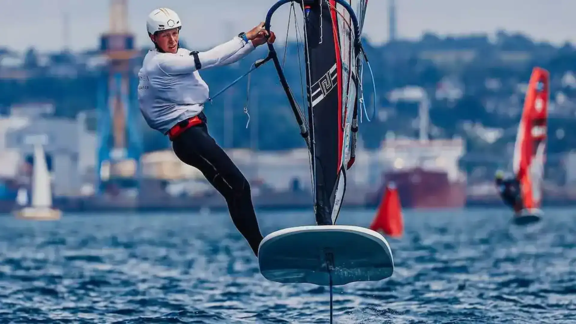 Junior World iQFoil, la flotte atteint Gijón depuis Getxo, croisières à Sotogrande