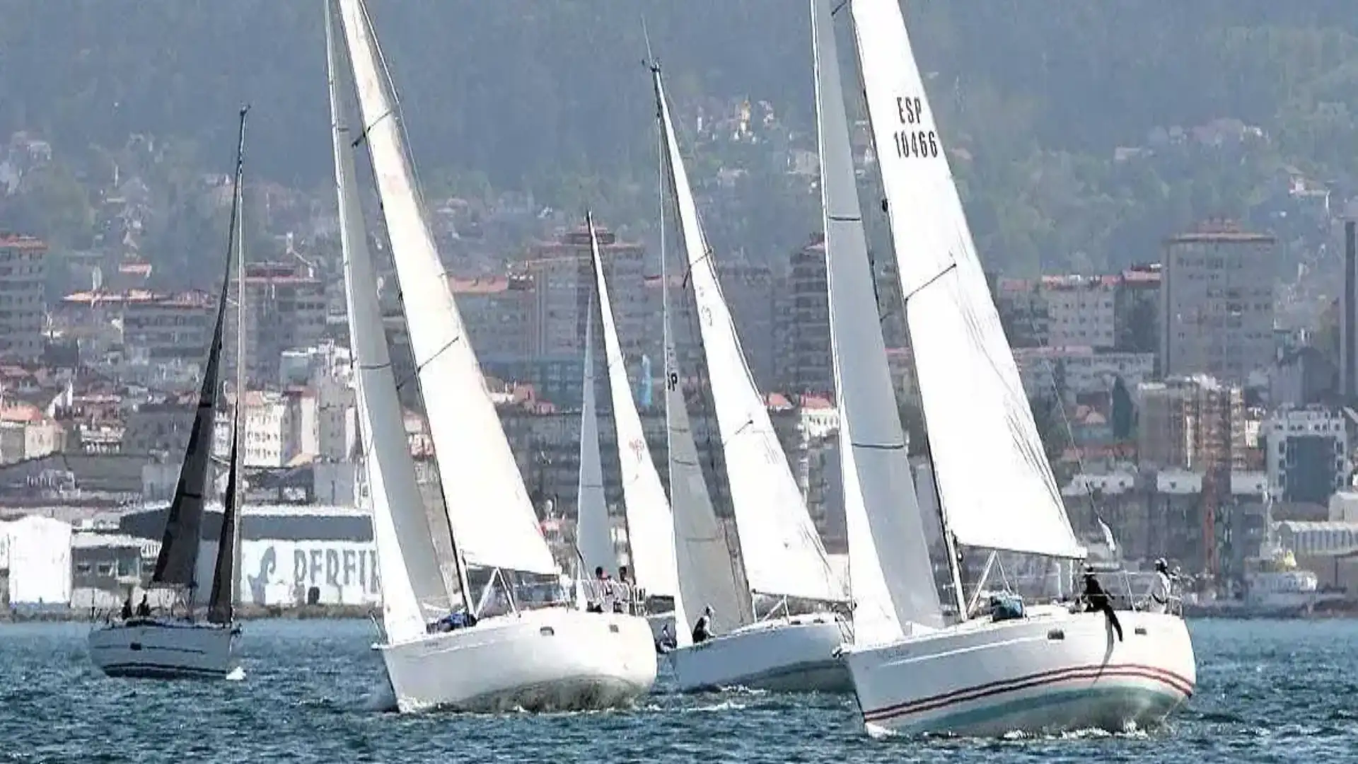 Averto del Liceo de Bouzas das Layout in der ria, um Orcas zu vermeiden