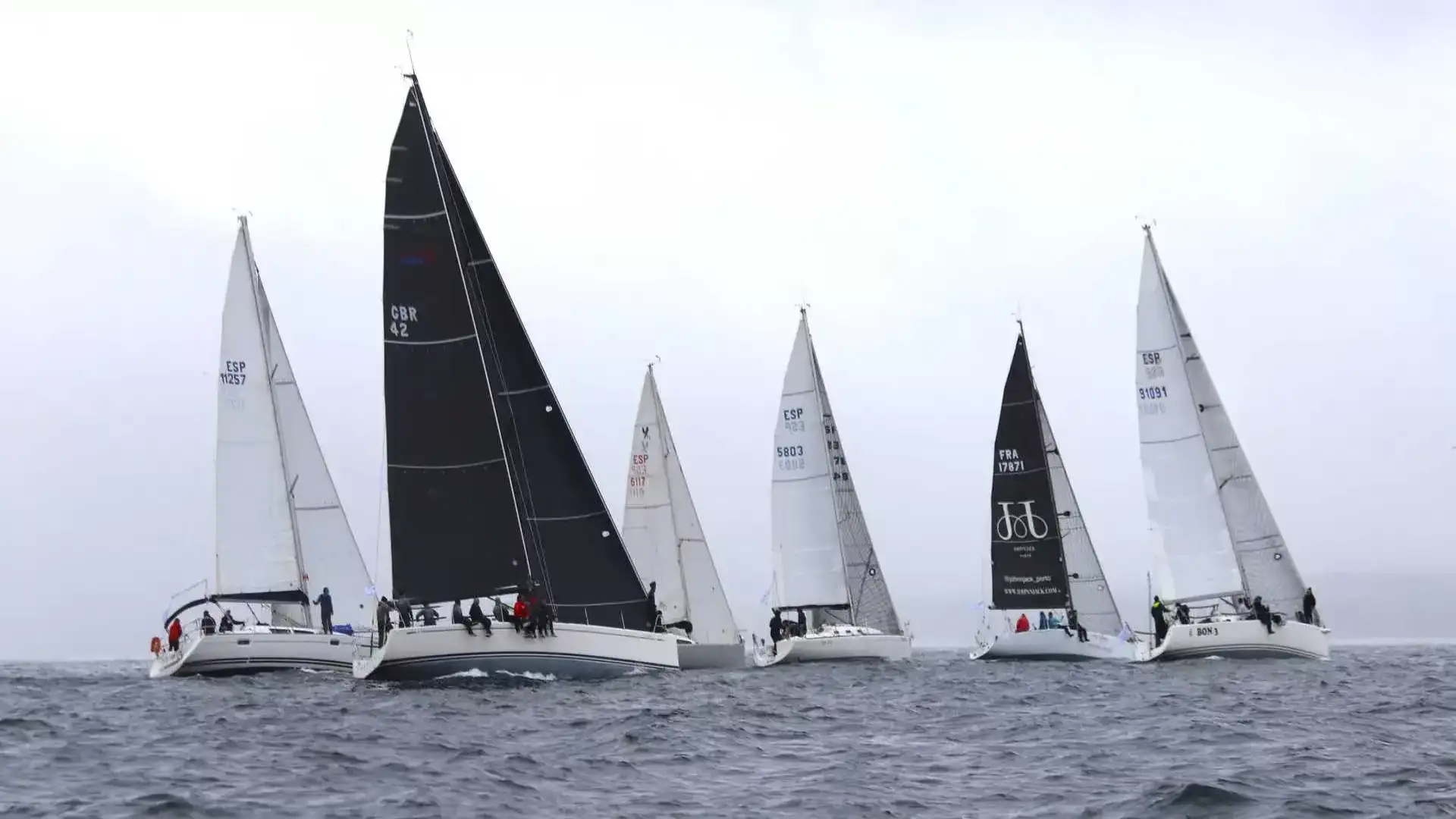 Abanca Week: der Swan 42 Magic nimmt die Vila de Bouzas
