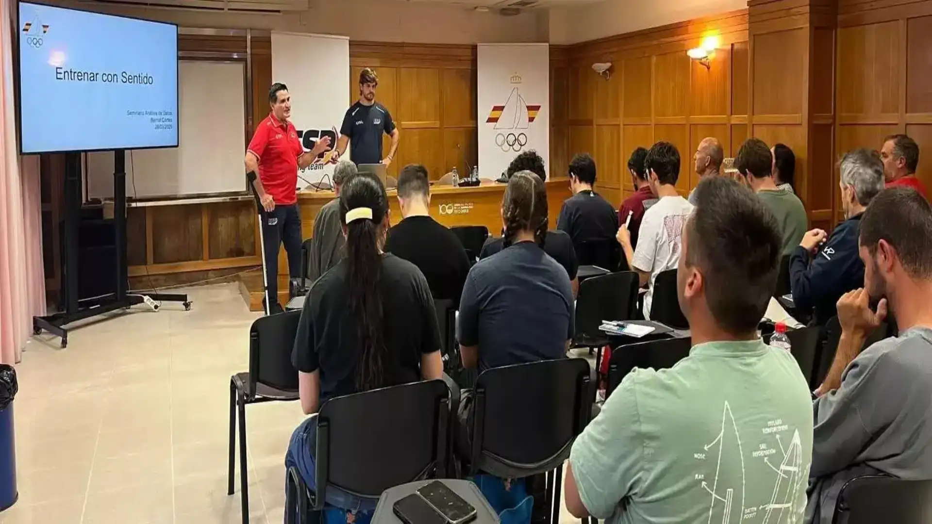 La Española organisiert Kurse für Offiziere, Richter und Meter in Gijón und Santander