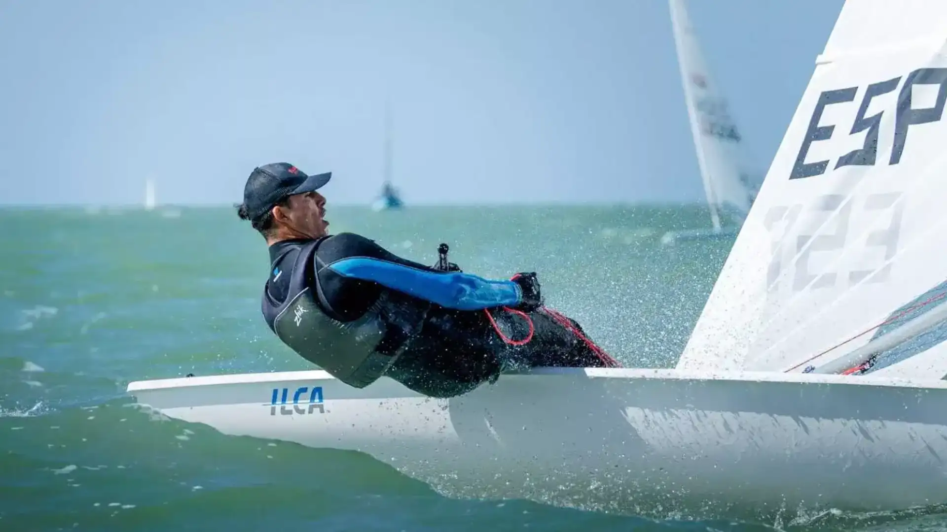 Final épico con 20 nudos de la Semana Andaluza en la Bahía